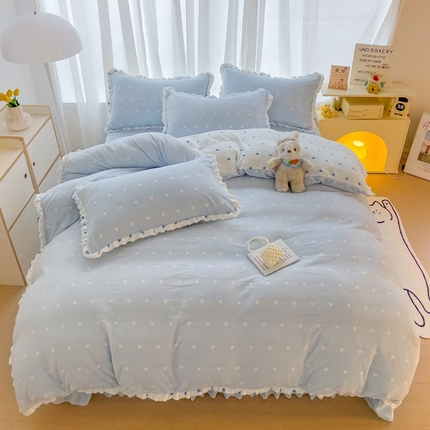 91家纺网 家纺一手货源 找家纺 麦朵家居 2024新款床单床盖款牛奶绒花边款四件套 爱心-天空蓝