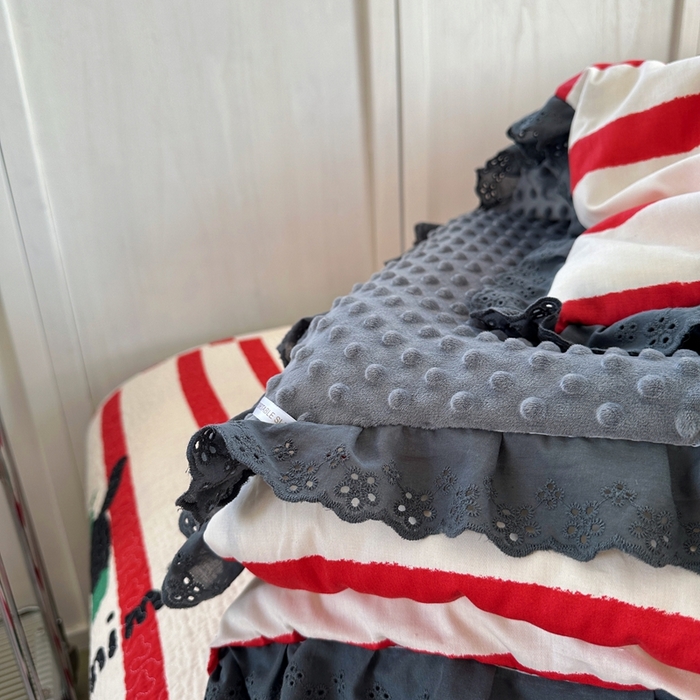 91家纺网 家纺一手货源 找家纺 佰织鑫家居 2024新款秋冬全棉法式床盖款豆豆被四件套 时尚黑猫