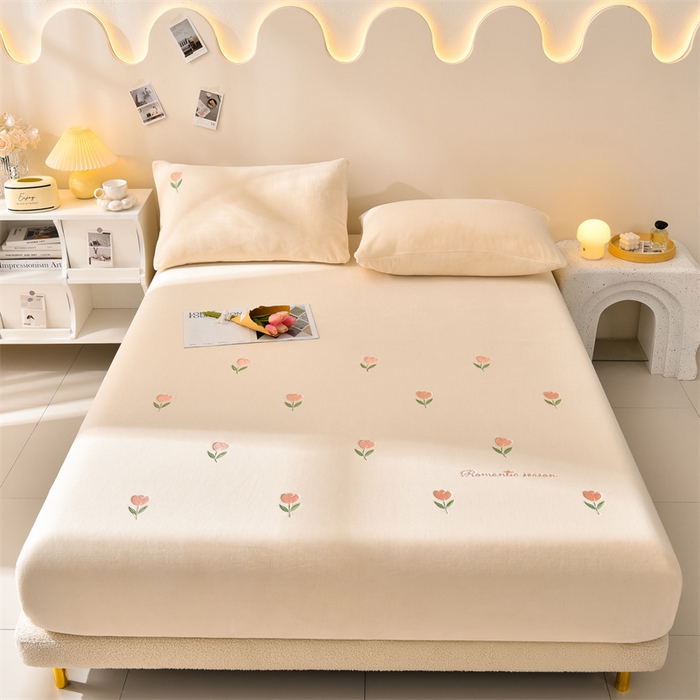 91家纺网 家纺一手货源 找家纺 笙意家纺 2025新款A类牛奶绒花卉刺绣单床笠 郁金香-奶昔白