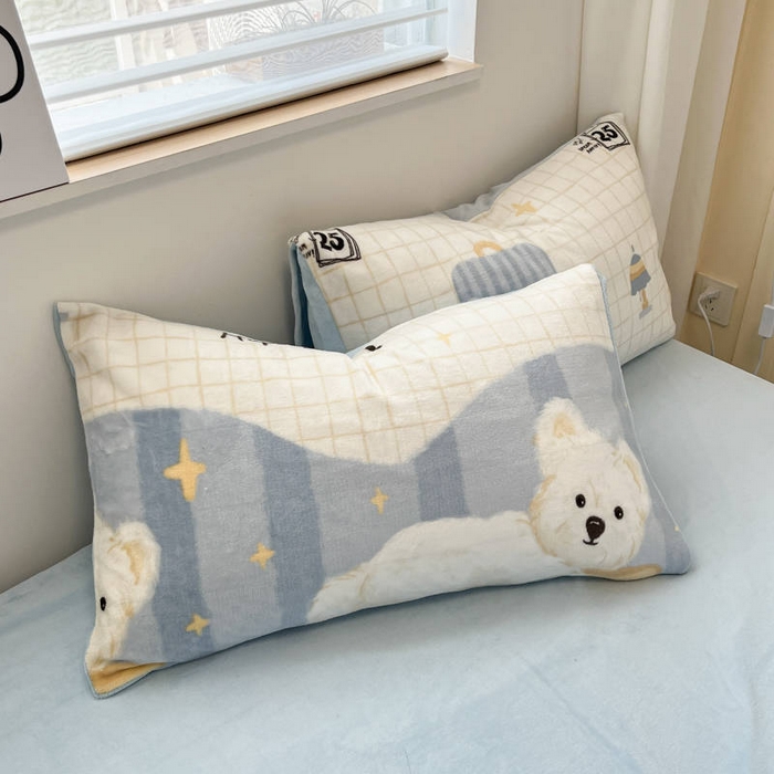 91家纺网 家纺一手货源 找家纺 捌月 2024新款童话镇系列高克重印花牛奶绒四件套卡通小清新加厚保暖绒套件 班尼