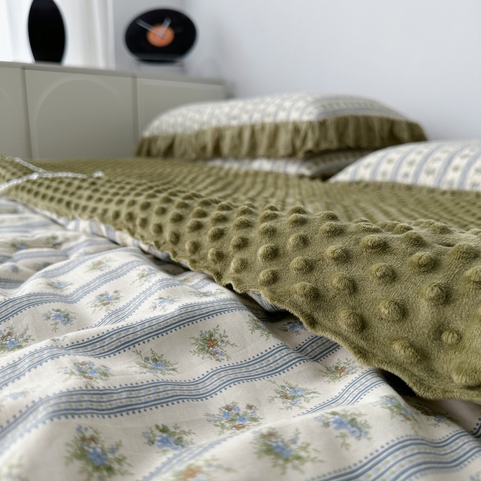 91家纺网 家纺一手货源 找家纺 佰织鑫家居 2024新款秋冬全棉法式床盖款豆豆被四件套 可可庄园