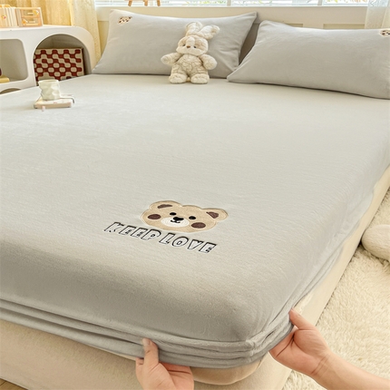 91家纺网 家纺一手货源 找家纺 （总）笙意家纺 2025新款牛奶绒卡通单品刺绣床笠