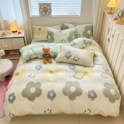 91家纺网 家纺一手货源 找家纺 （总）捌月 2024新款童话镇系列高克重印花牛奶绒四件套卡通小清新加厚保暖绒套件