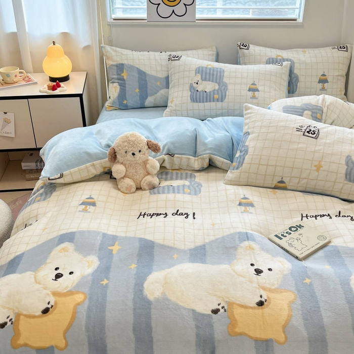 91家纺网 家纺一手货源 找家纺 捌月 2024新款童话镇系列高克重印花牛奶绒四件套卡通小清新加厚保暖绒套件 班尼