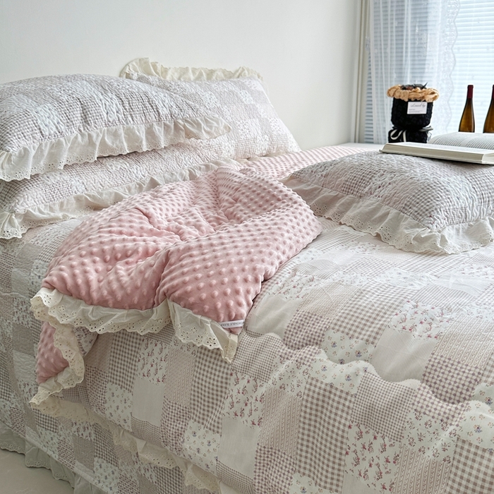 91家纺网 家纺一手货源 找家纺 佰织鑫家居 2024新款秋冬全棉法式床盖款豆豆被四件套 芳柔