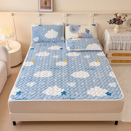 91家纺网 家纺一手货源 找家纺 小萌虎 2024新款牛奶绒床垫 在云端