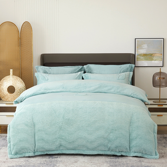 91家纺网 家纺一手货源 找家纺 新月家纺（锦威郎） 2024新款高克重牛奶绒全消光绗缝床盖床单四件套 淡湖绿