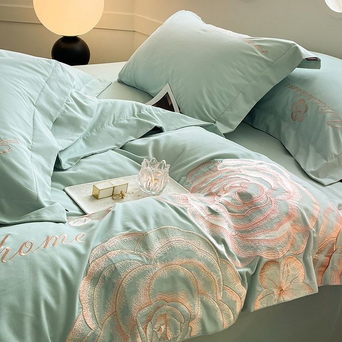 91家纺网 家纺一手货源 找家纺  【秋冬爆款】A类母婴级全棉磨毛四件套纯棉重工刺绣花轻奢风床单床笠款新疆棉高奢床上用品 缇菲-茶绿