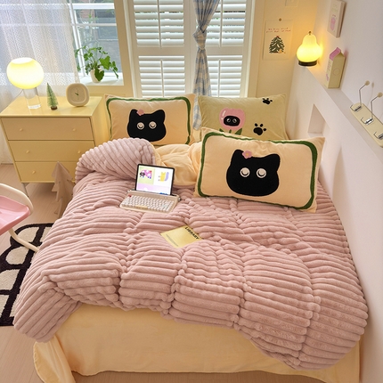 91家纺网 家纺一手货源 找家纺 （总）典曼家纺 2024新款多巴胺毛巾绣免毛绒抽条四件套