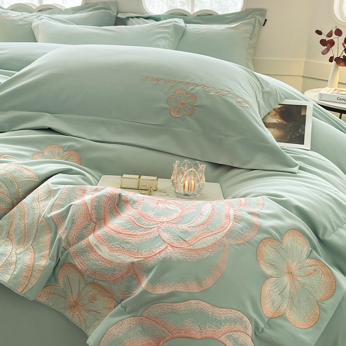 91家纺网 家纺一手货源 找家纺  【秋冬爆款】A类母婴级全棉磨毛四件套纯棉重工刺绣花轻奢风床单床笠款新疆棉高奢床上用品 缇菲-茶绿