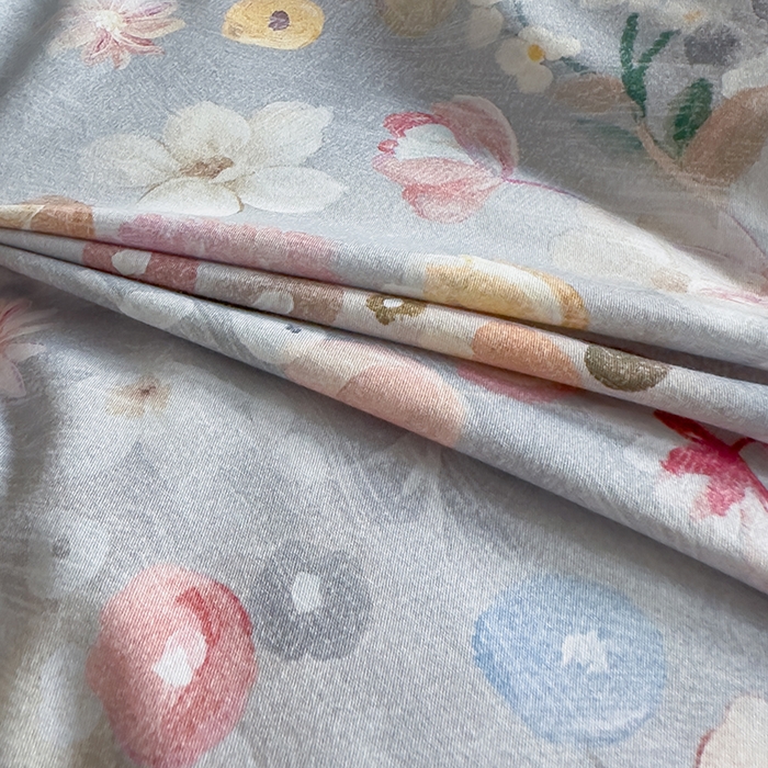 91家纺网 家纺一手货源 找家纺 新月家纺（锦威郎） 2024新款全棉加厚长绒棉数码印花四件套系列 花语寄情-灰