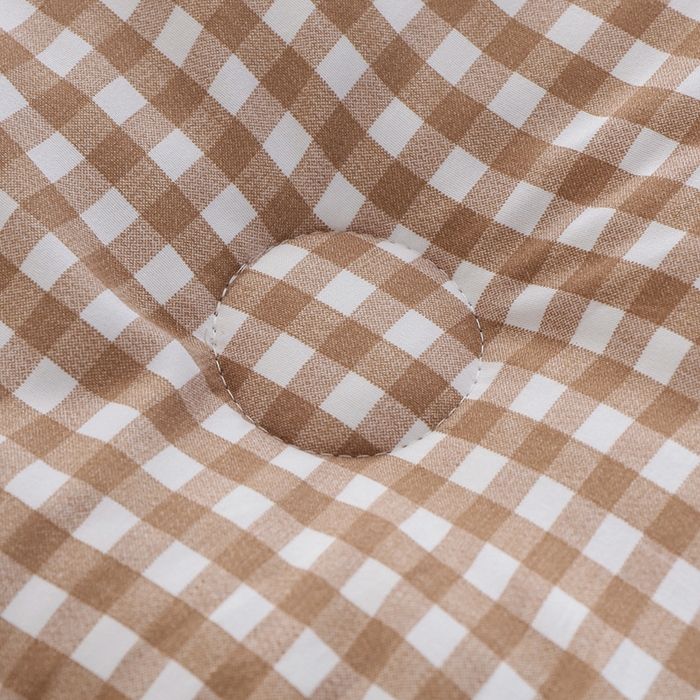 91家纺网 家纺一手货源 找家纺 爱宝被业 2025新款水洗棉双层纱豆豆绒被 克洛迪雅-浅咖