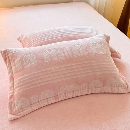 91家纺网 家纺一手货源 找家纺 2025新款A类高克重牛奶绒着色烂花绒系列-单枕套 芬妮