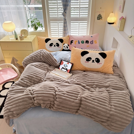 91家纺网 家纺一手货源 找家纺 （总）典曼家纺 2024新款多巴胺毛巾绣免毛绒抽条四件套