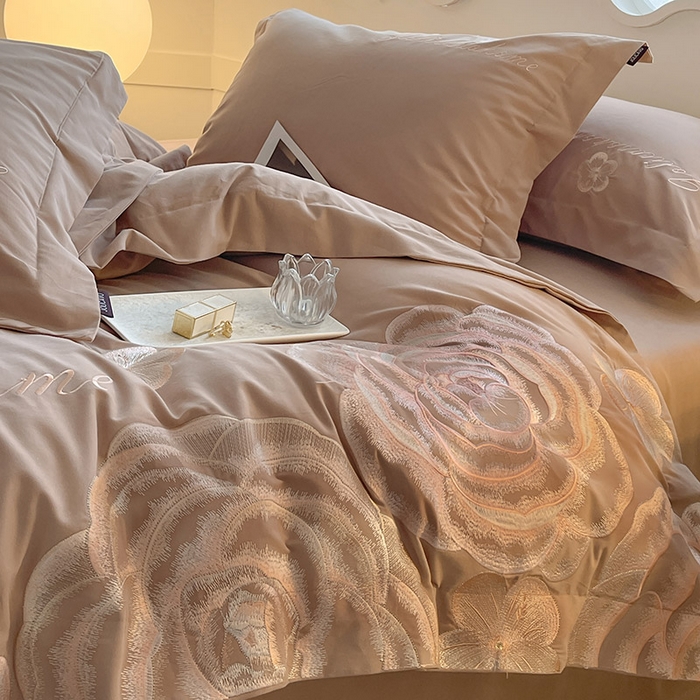 91家纺网 家纺一手货源 找家纺  【秋冬爆款】A类母婴级全棉磨毛四件套纯棉重工刺绣花轻奢风床单床笠款新疆棉高奢床上用品 缇菲-拿铁