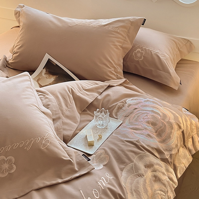 91家纺网 家纺一手货源 找家纺  【秋冬爆款】A类母婴级全棉磨毛四件套纯棉重工刺绣花轻奢风床单床笠款新疆棉高奢床上用品 缇菲-拿铁