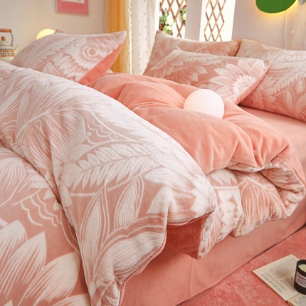 91家纺网 家纺一手货源 找家纺 菡宝 2024新款雕花绒230g全消光牛奶绒四件套及单品 - 四件套 花开向阳粉