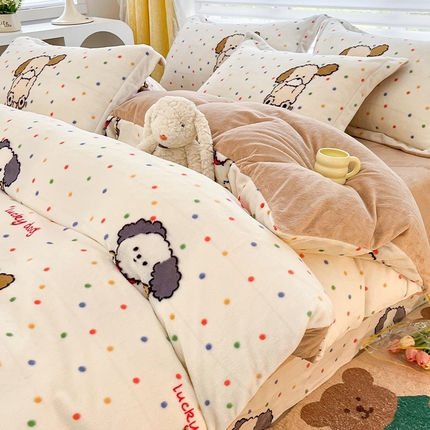 91家纺网 家纺一手货源 找家纺 （总）简如 2025新款加厚220克牛奶绒印花四件套