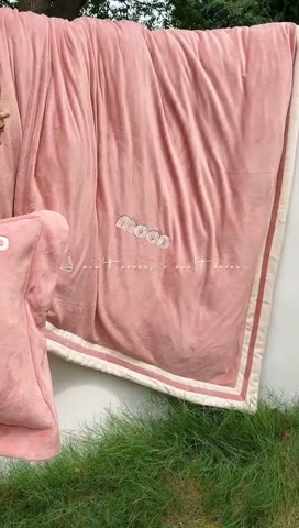 91家纺网 家纺一手货源 找家纺 新月家纺（锦威郎） 2024新款高贵轻奢保暖牛奶绒四件套系列-摩登 粉色