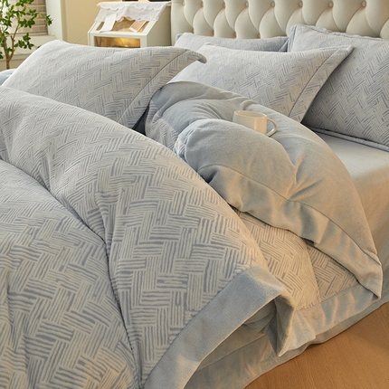 91家纺网 家纺一手货源 找家纺 （总）简如 2025新款A类230克加厚立体雕花绒四件套