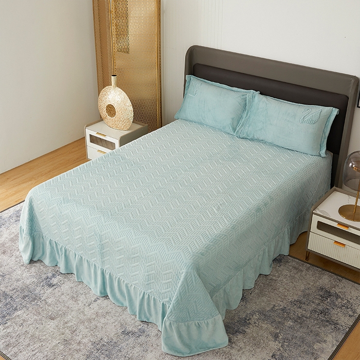 91家纺网 家纺一手货源 找家纺 新月家纺（锦威郎） 2024新款高克重牛奶绒全消光绗缝床盖床单四件套 淡湖绿