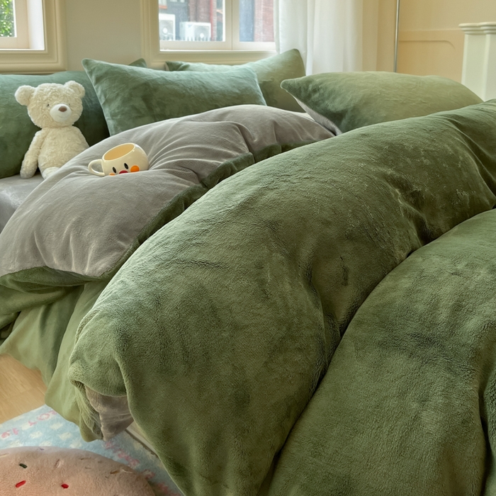 91家纺网 家纺一手货源 找家纺 慕澄家纺 2024新款纯色双拼牛奶绒四件套 绿+杏子灰