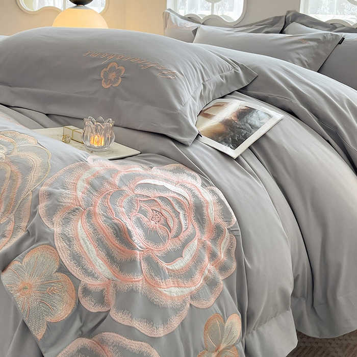 91家纺网 家纺一手货源 找家纺  【秋冬爆款】A类母婴级全棉磨毛四件套纯棉重工刺绣花轻奢风床单床笠款新疆棉高奢床上用品 缇菲-夜灰