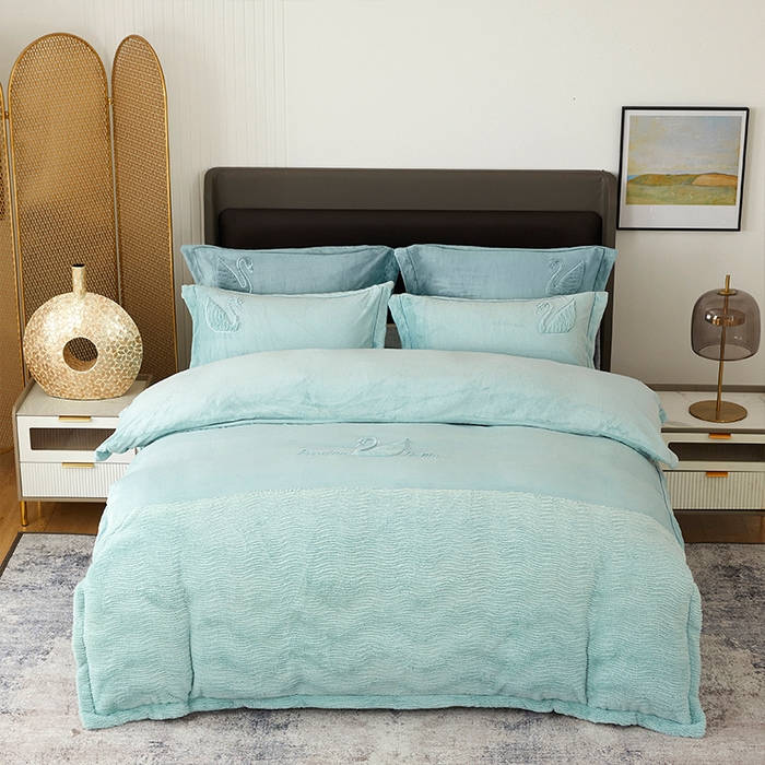 91家纺网 家纺一手货源 找家纺 新月家纺（锦威郎） 2024新款高克重牛奶绒全消光绗缝床盖床单四件套 淡湖绿