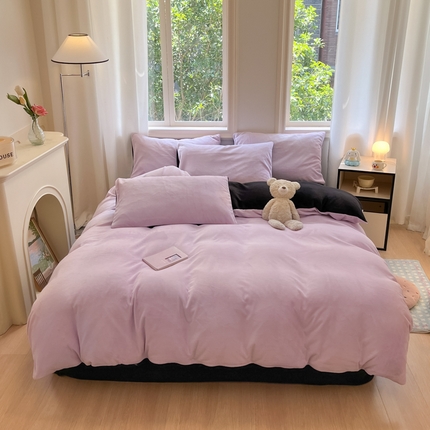 91家纺网 家纺一手货源 找家纺 慕澄家纺 2024新款纯色双拼牛奶绒四件套 豆蔻紫+黑