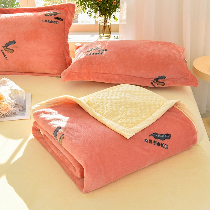 91家纺网 家纺一手货源 找家纺 圣楚家纺 2024新款豆豆绒三层毛毯毯子 豆豆毯玉