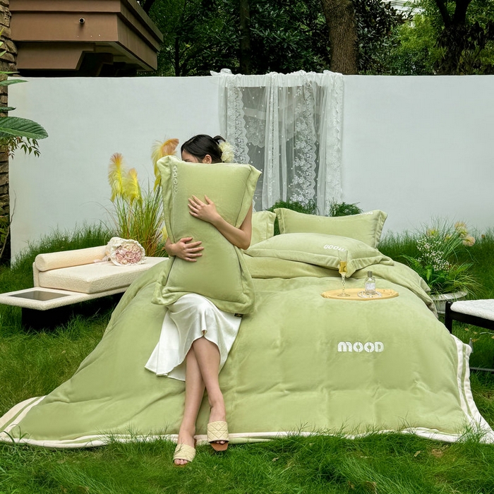 91家纺网 家纺一手货源 找家纺 新月家纺（锦威郎） 2024新款高贵轻奢保暖牛奶绒四件套系列-摩登 绿色