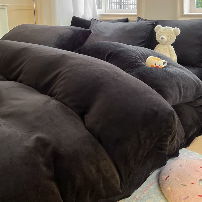 91家纺网 家纺一手货源 找家纺 慕澄家纺 2024新款纯色双拼牛奶绒四件套 黑金