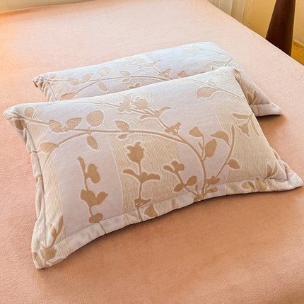 91家纺网 家纺一手货源 找家纺 2025新款A类高克重牛奶绒着色烂花绒系列-单枕套 花蔓