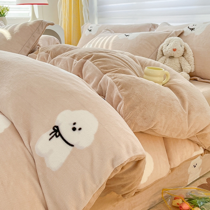 91家纺网 家纺一手货源 找家纺 简如 2025新款加厚220克牛奶绒印花四件套 调皮的小乖比-咖