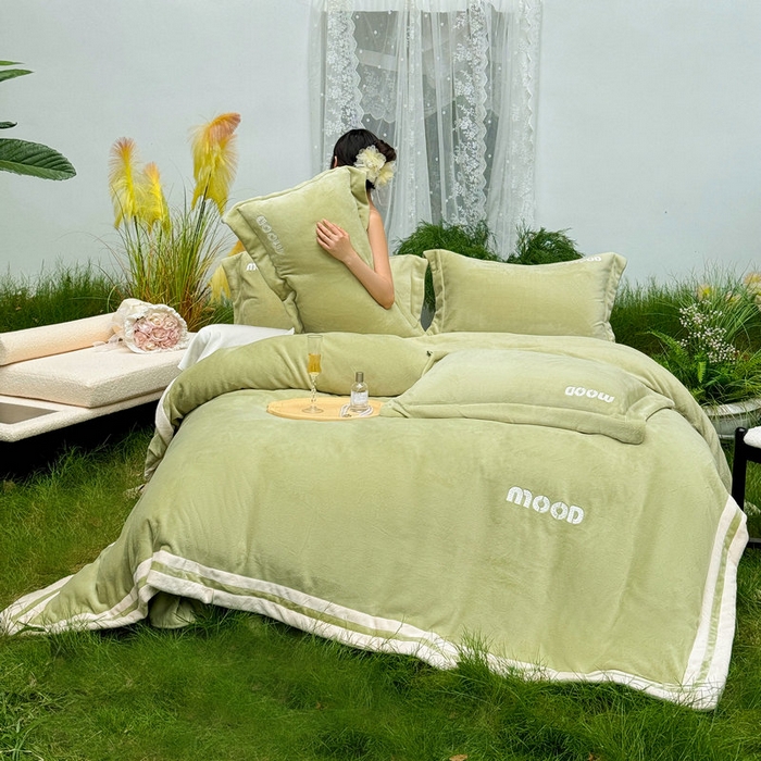 91家纺网 家纺一手货源 找家纺 新月家纺（锦威郎） 2024新款高贵轻奢保暖牛奶绒四件套系列-摩登 绿色