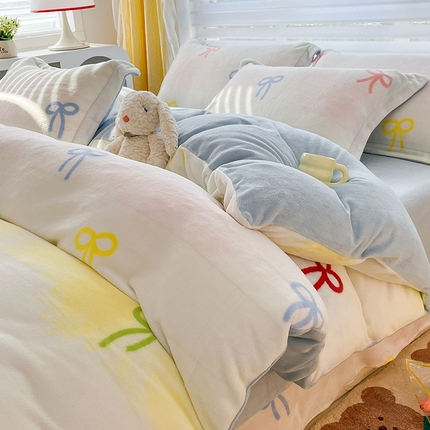 91家纺网 家纺一手货源 找家纺 （总）简如 2025新款加厚220克牛奶绒印花四件套