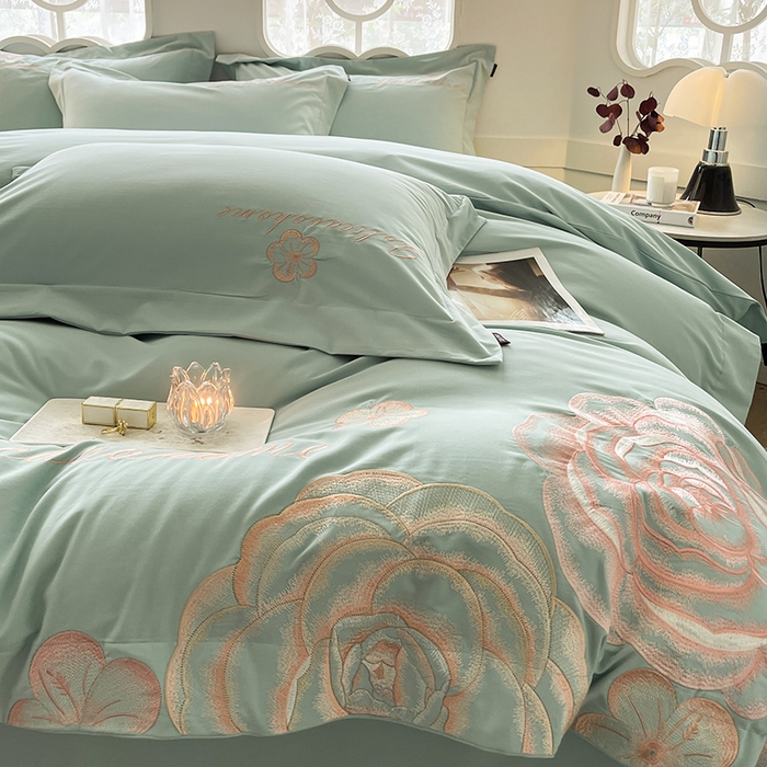 91家纺网 家纺一手货源 找家纺  【秋冬爆款】A类母婴级全棉磨毛四件套纯棉重工刺绣花轻奢风床单床笠款新疆棉高奢床上用品 缇菲-茶绿