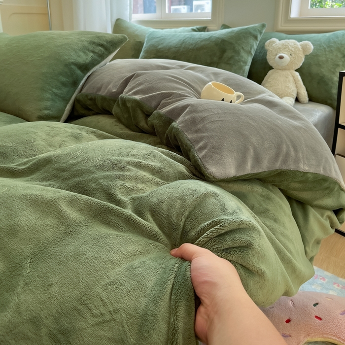91家纺网 家纺一手货源 找家纺 慕澄家纺 2024新款纯色双拼牛奶绒四件套 绿+杏子灰