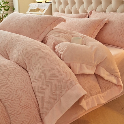 91家纺网 家纺一手货源 找家纺 （总）简如 2025新款A类230克加厚立体雕花绒四件套