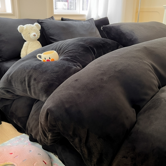 91家纺网 家纺一手货源 找家纺 慕澄家纺 2024新款纯色双拼牛奶绒四件套 黑金