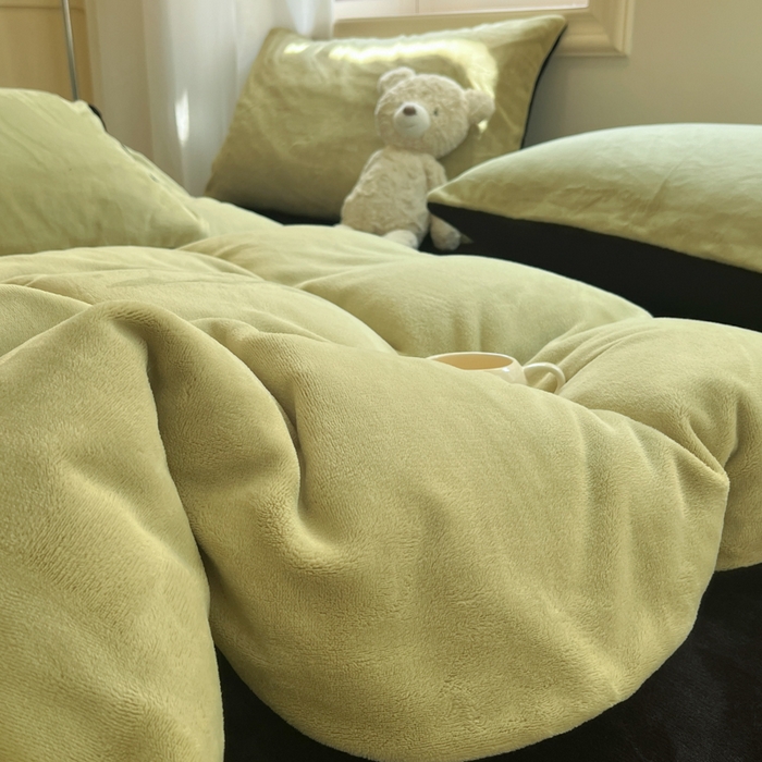 91家纺网 家纺一手货源 找家纺 慕澄家纺 2024新款纯色双拼牛奶绒四件套 芥末绿+黑