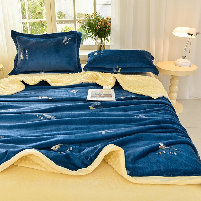 91家纺网 家纺一手货源 找家纺 圣楚家纺 2024新款豆豆绒三层毛毯毯子 豆豆毯蓝