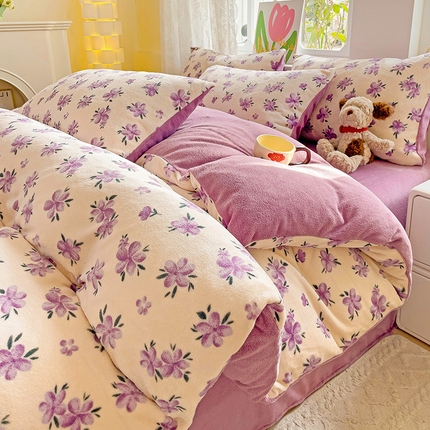 91家纺网 家纺一手货源 找家纺 优选良品 2025新款小清新加厚高克重牛奶绒四件套直播热款电商热款 江南溪暮