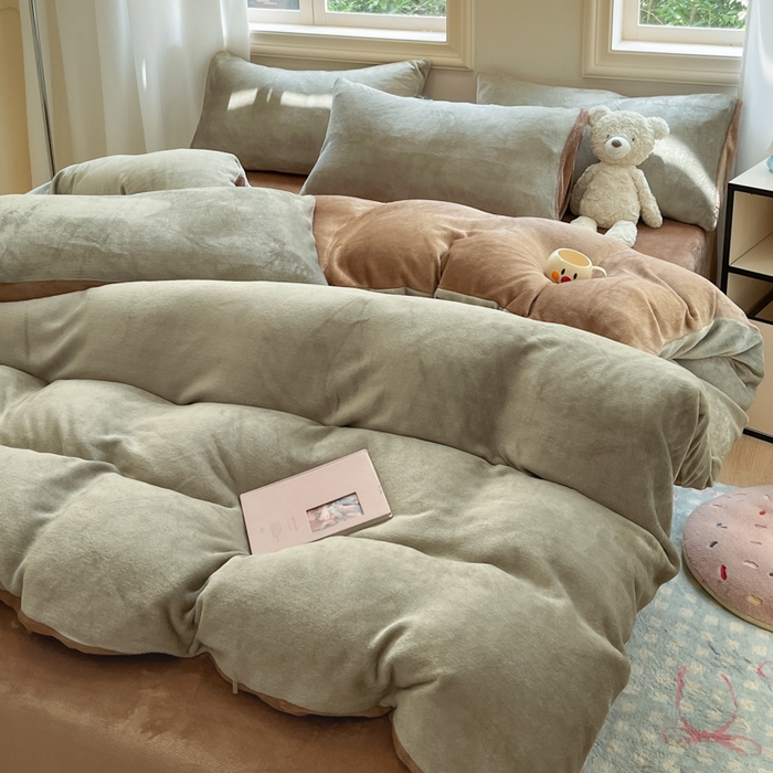 91家纺网 家纺一手货源 找家纺 慕澄家纺 2024新款纯色双拼牛奶绒四件套 灰+浅棕