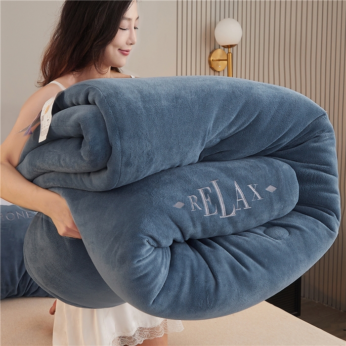 91家纺网 家纺一手货源 找家纺 美梦里 2024新款双面刺绣牛奶绒冬被 星辰蓝