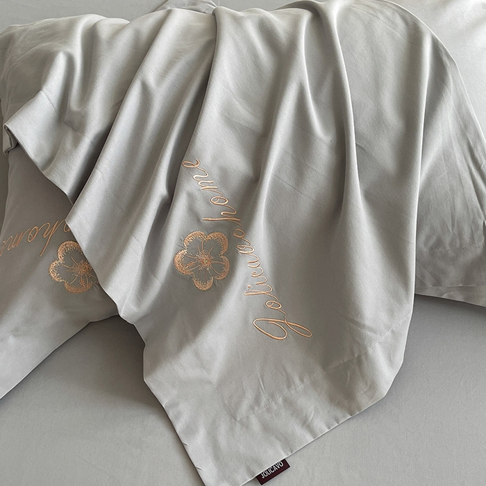 91家纺网 家纺一手货源 找家纺  【秋冬爆款】A类母婴级全棉磨毛四件套纯棉重工刺绣花轻奢风床单床笠款新疆棉高奢床上用品 缇菲-夜灰