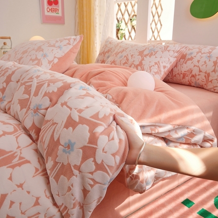 菡宝 2024新款雕花绒230g全消光牛奶绒四件套及单品 - 四件套 笙如夏花粉