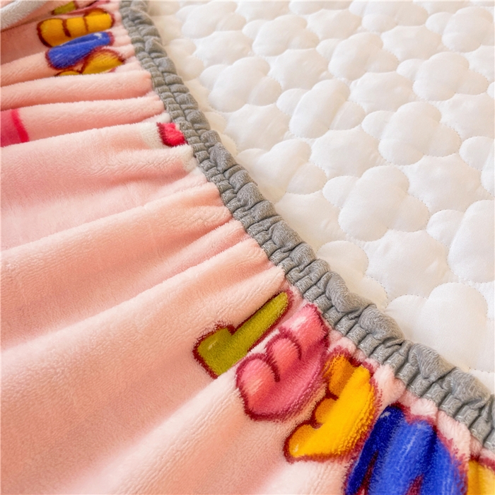 91家纺网 家纺一手货源 找家纺 喜居 2024新款加厚印花牛奶绒夹棉床笠床护垫单床笠 草莓小熊