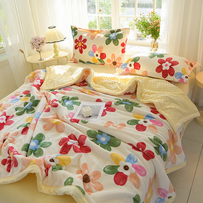 91家纺网 家纺一手货源 找家纺 圣楚家纺 2024新款豆豆绒三层毛毯毯子 花花世界