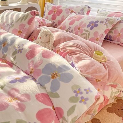 91家纺网 家纺一手货源 找家纺 （总）简如 2025新款加厚220克牛奶绒印花四件套